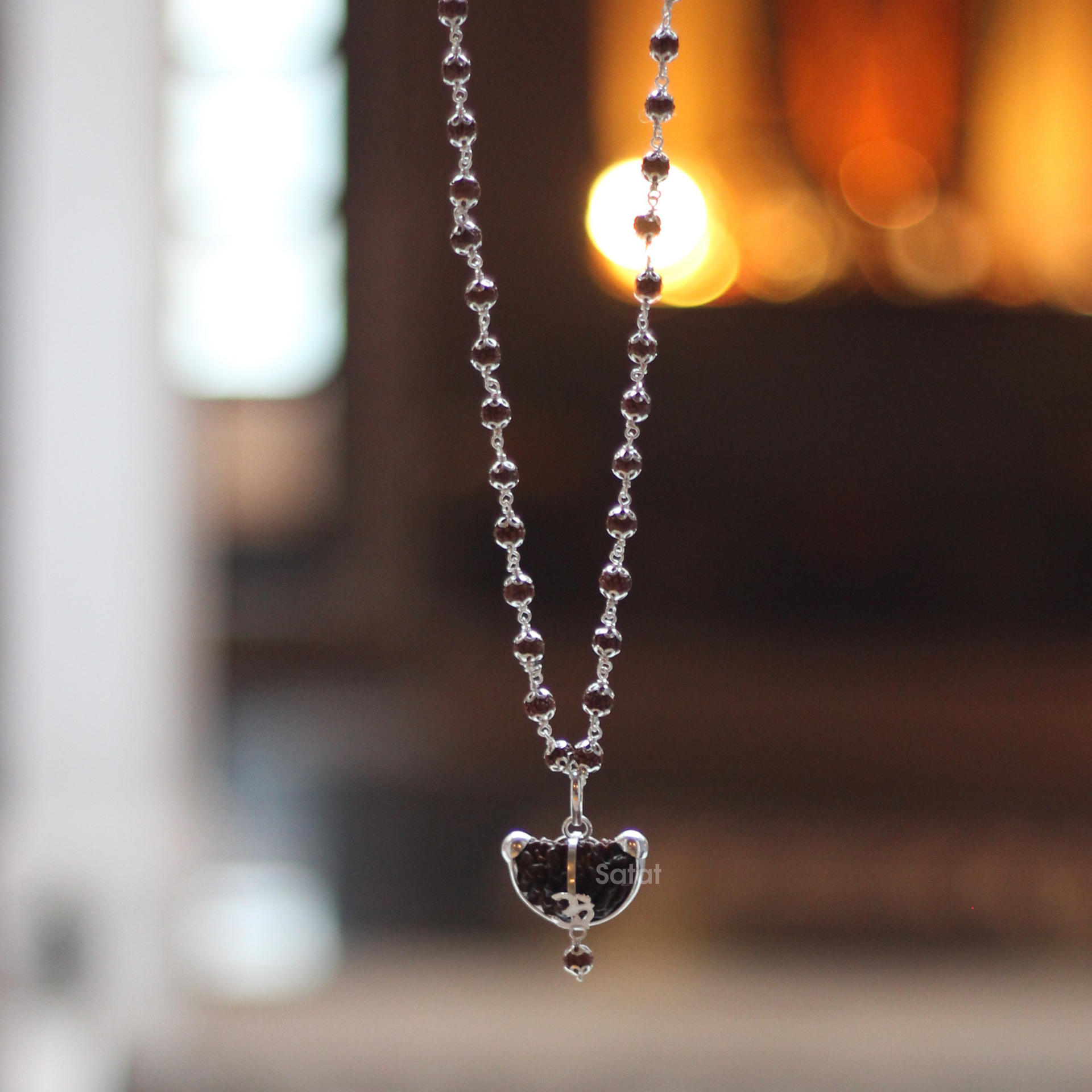 One Mukhi Rudraksha Pendant with Silver Cap Rudraksha Mala Face