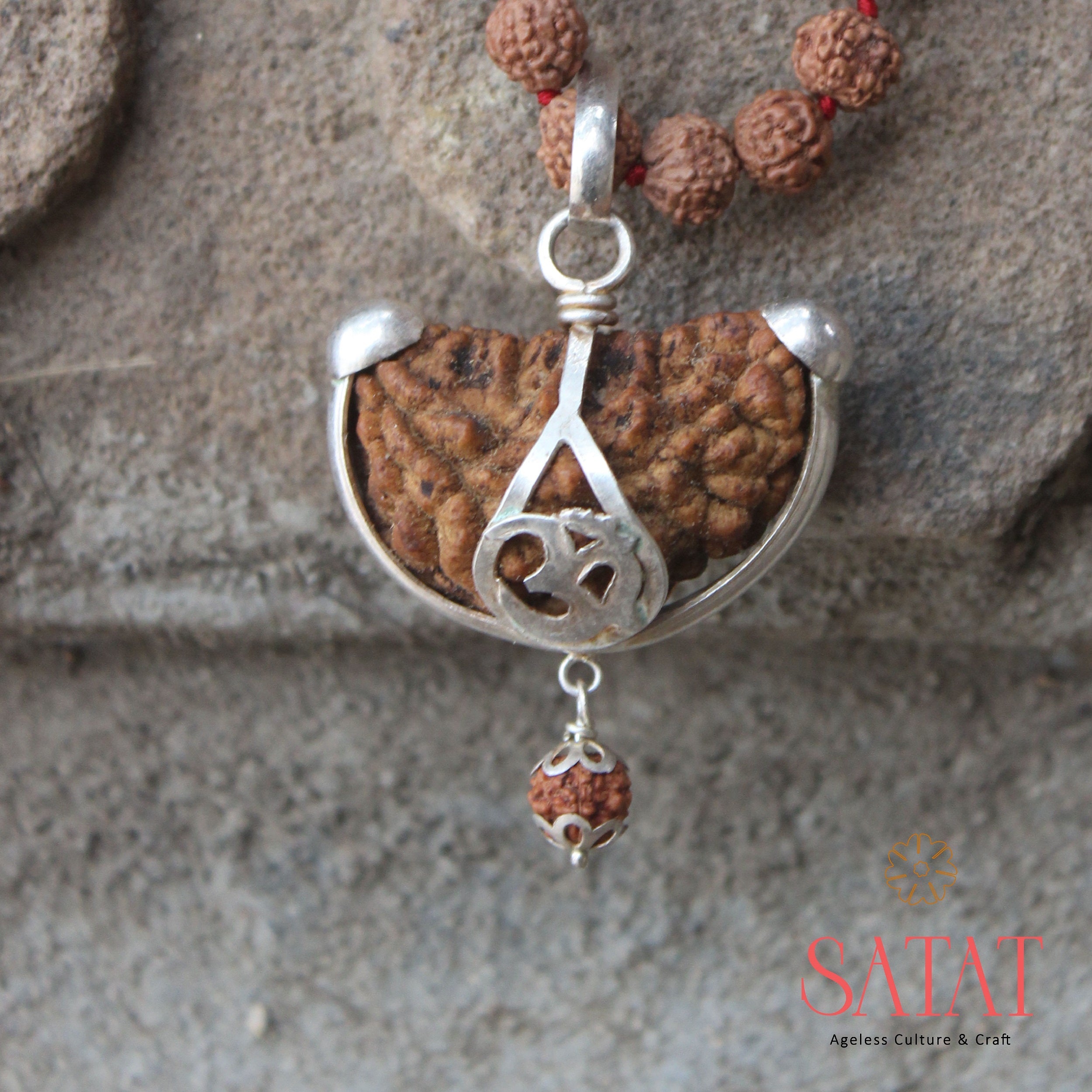 Ek mukhi rudraksha hot sale pendant design